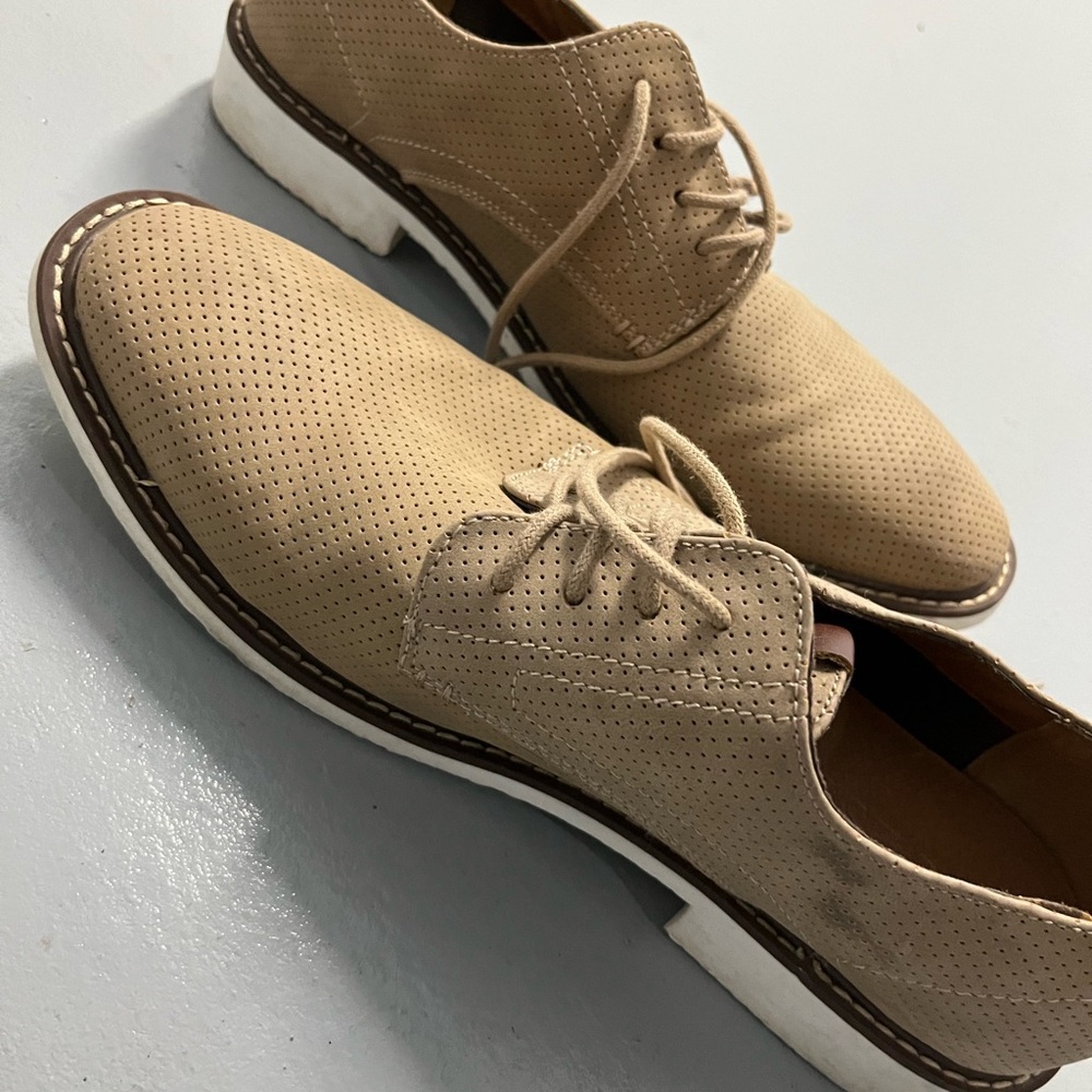 Tan Athletic Shoes with Suede Texture and Lace-Up Design